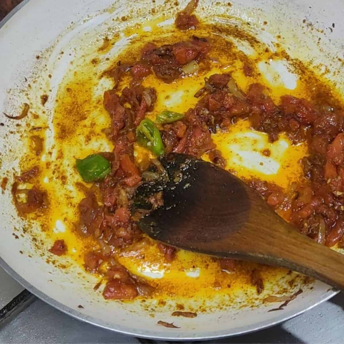 mix all the ingredients rajama masala making process