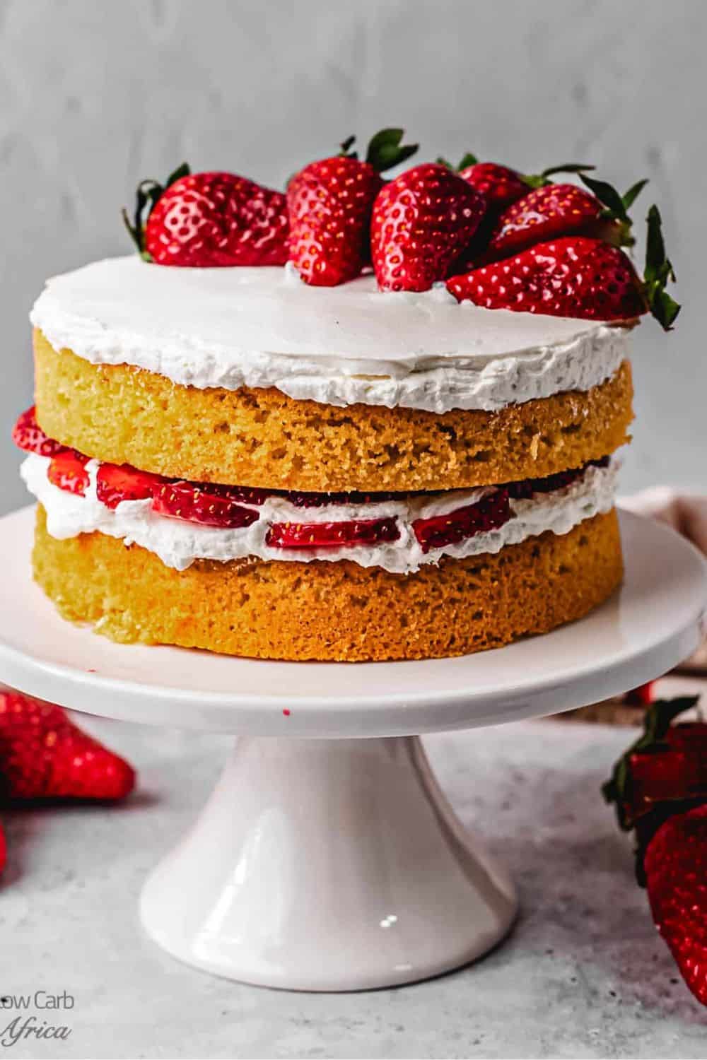 keto strawberry shortcake almond flour low-carb sugar-free monk fruit sweetener heavy cream berries refreshing summer