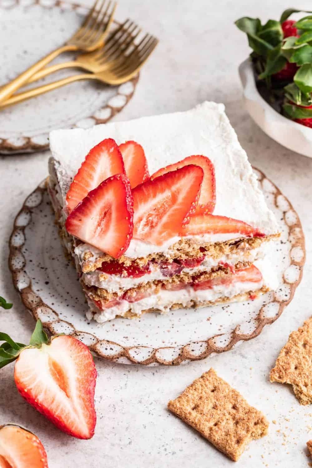 strawberry icebox cake no-bake graham crackers cream cheese whipped cream layered fresh berries make-ahead party