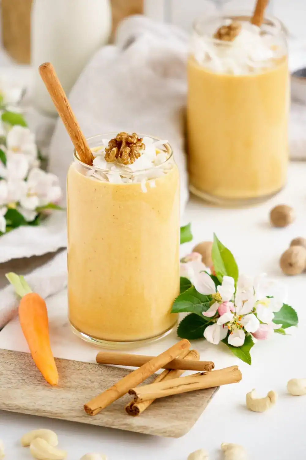 carrot cake smoothie no banana cinnamon walnuts dates oats dessert-inspired healthy fall fibre vitamin A