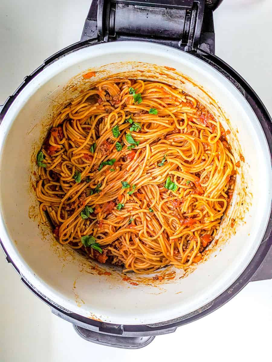 Ninja Foodi spaghetti Bolognese pressure cooker with ground beef tomato sauce one pot