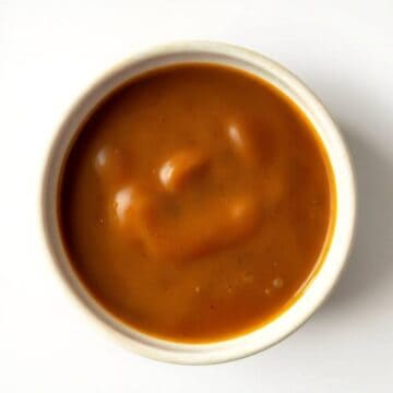 Rich homemade gravy without drippings in a white bowl.