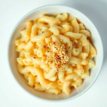 Delicious homemade mac and cheese topped with toasted breadcrumbs, perfect comfort food for cheese l.