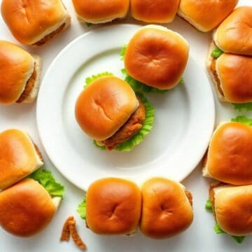 Tasty chicken sliders with lettuce on soft buns, perfect for snacks or parties.